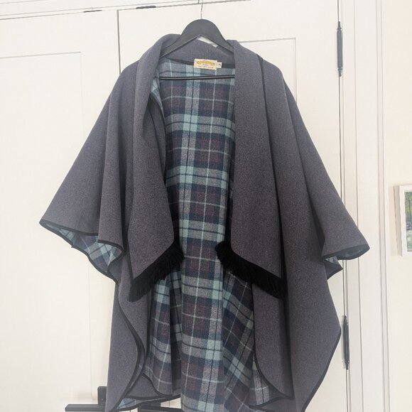 James Pringle Weavers Jackets & Blazers - O/S Vintage Cape - James Pringle Weavers of Inverness, 100% wool and reversible